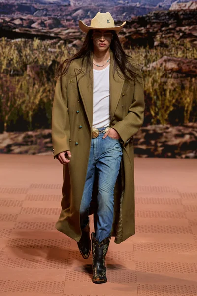 Look 3